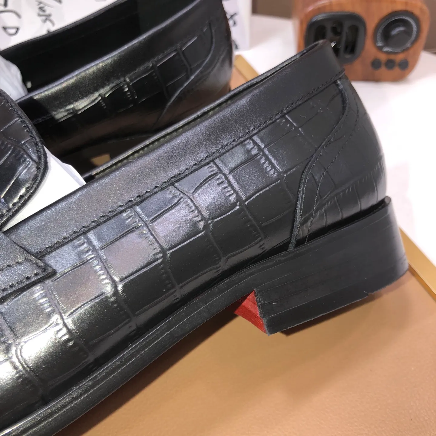 Ex-factory price 500💰DG top quality🔍🔍men's new leather shoes🚹Sold simultaneously at counters⚠Shoe uppers are imported cowhide from Italy, fully imported cowhide lining, imported accessories💪💪, completely 1⃣️ to 1⃣️replica🇮🇹 💪💪, ⚠Sole: The original sole is specially provided by the original factory, the exclusive movable molded sole is super comfortable, ⚠The original factory follows the order, 🔍🔍high quality, you can enter and exit the counter at will, welcome to compare ⚠Number of sizes: 38-44 (45 customized)
